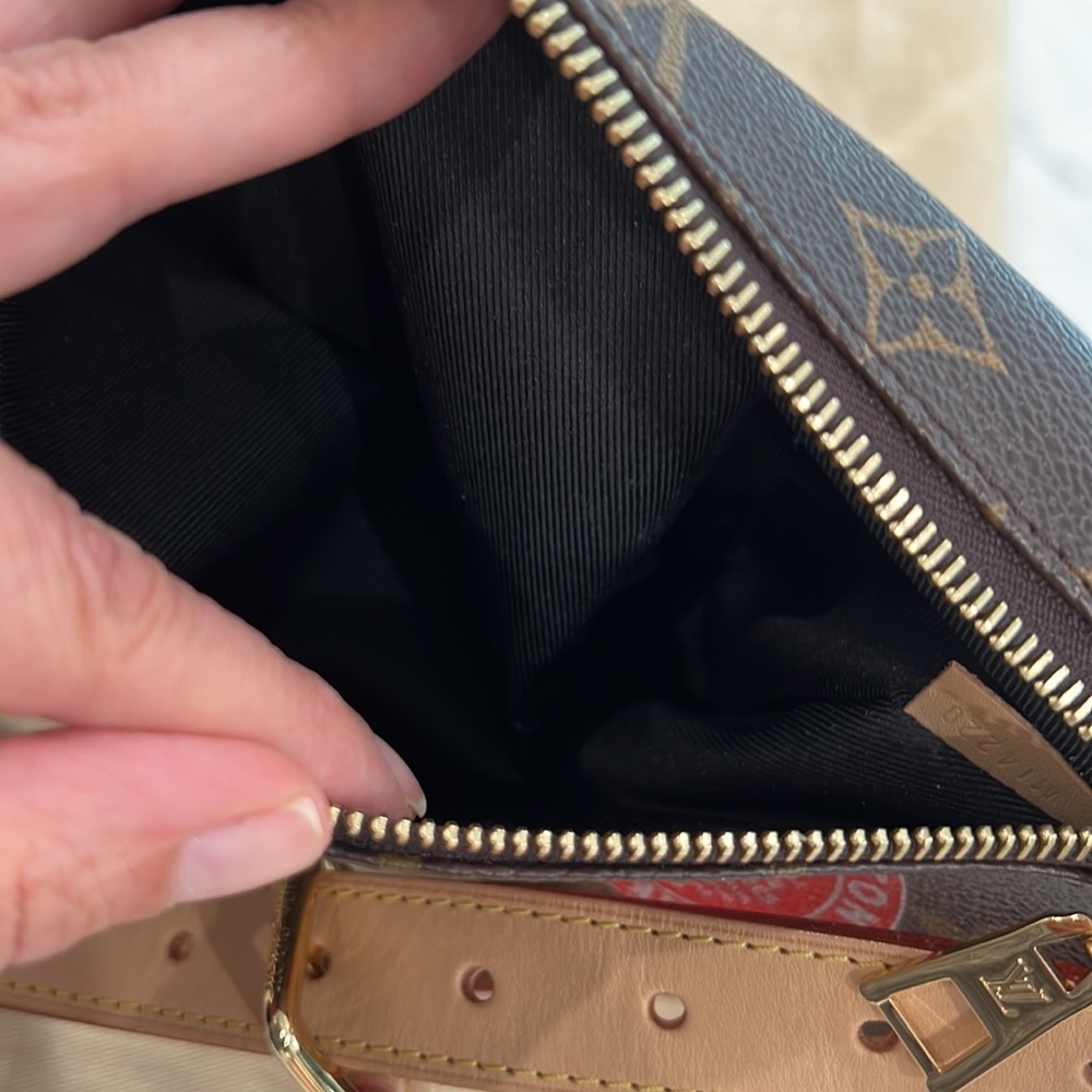 LOUIS VUITTON MONOGRAM MY LV WORLD TOUR CUSTOM BUMBAG 2020 **RARE BAG*** - Picture 13 of 17